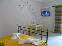 Alexandros Apartment *